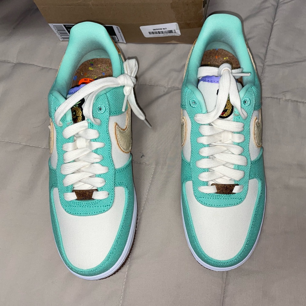 Nike Womens happy pinapple sneakers